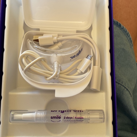 CLEARANCE Smile Direct whitening portable light and travel case! - Picture 4 of 10